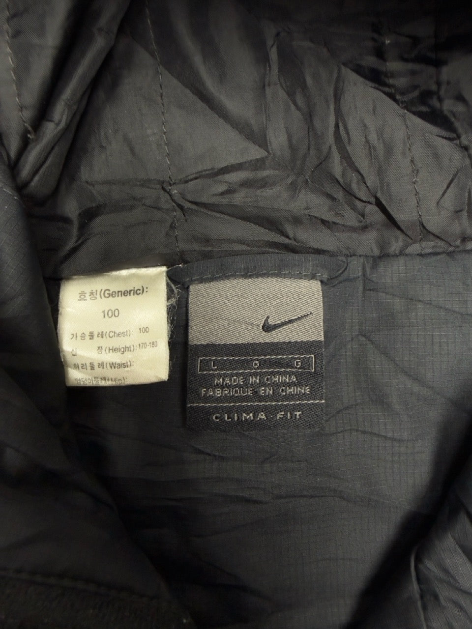 Nike Clima-Fit Kapuzenjacke schwarz Etikett