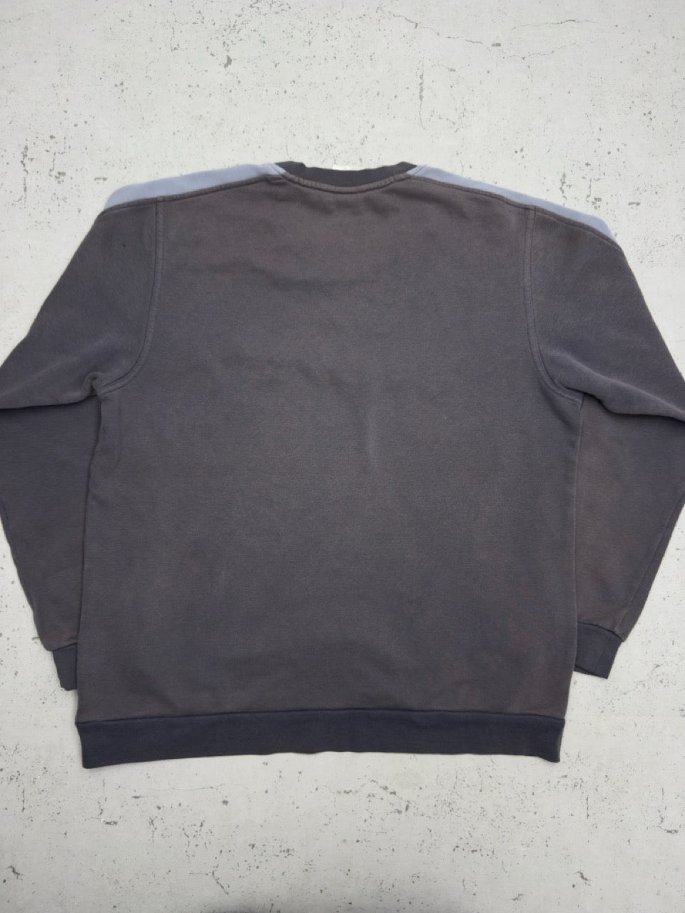 Adidas Sweatshirt dunkelbraun Detail