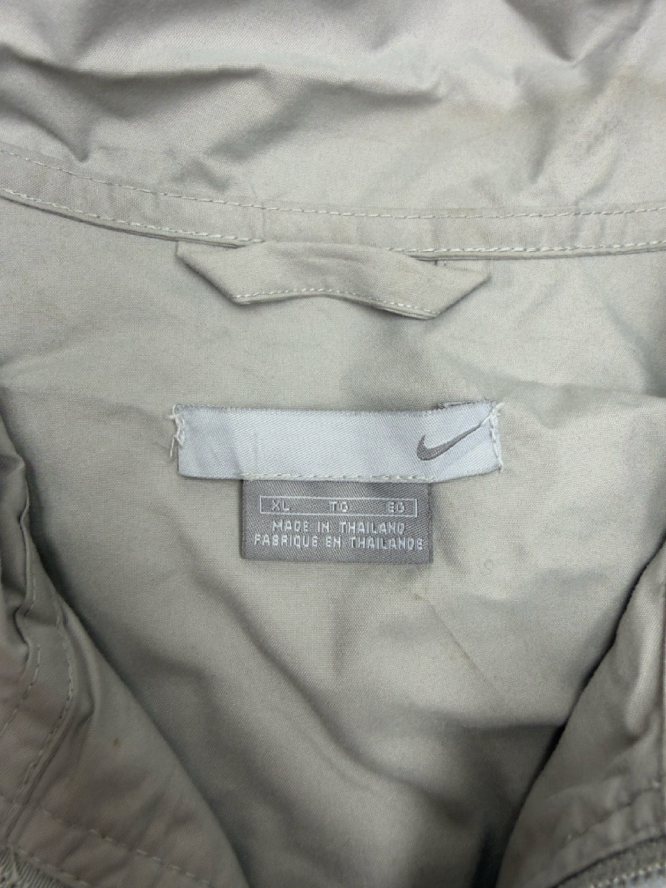 Nike Windbreaker beige schwarz Detail