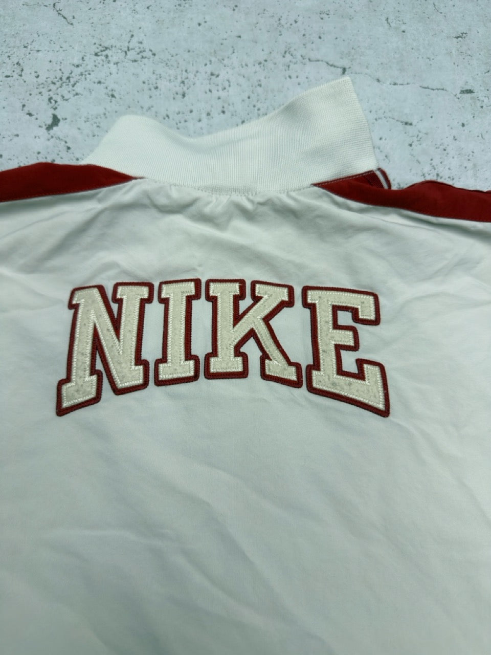 Nike Trainingsjacke creme rot Etikett