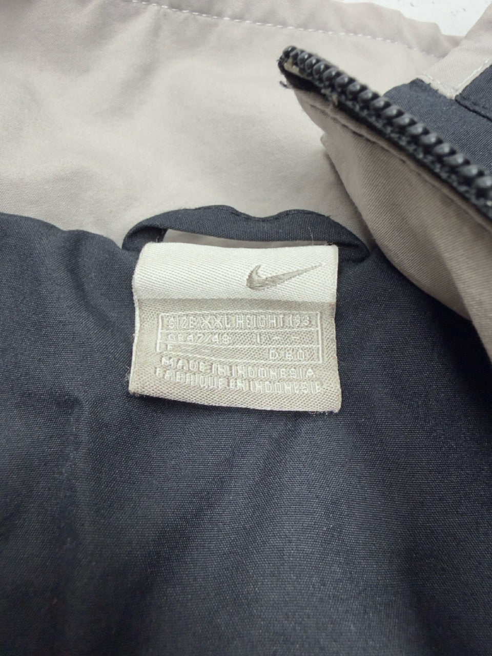 Nike Trainingsjacke schwarz grau Detail