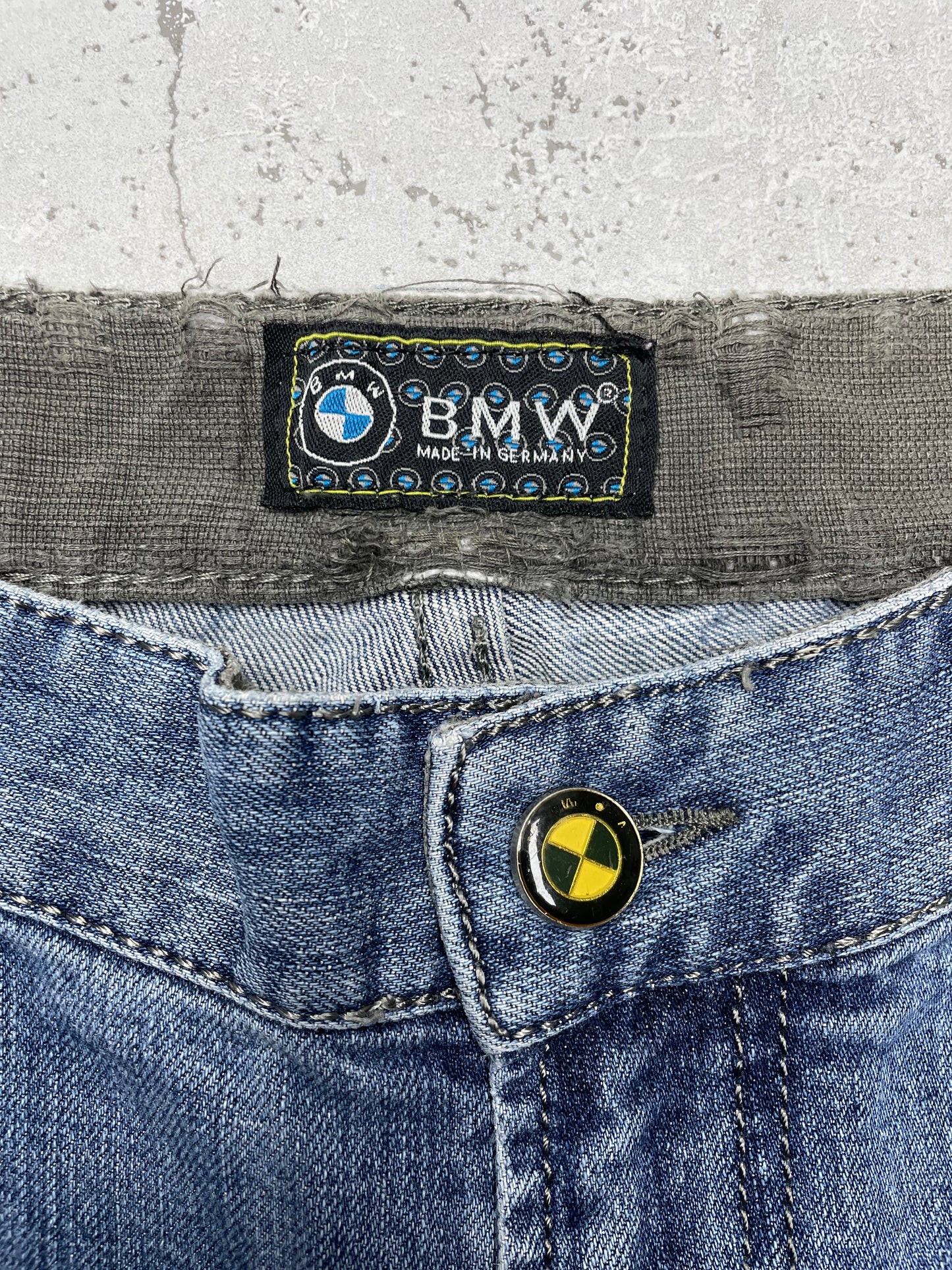 BMW Jeans Straight Leg Fit W30 L32 - MonkeysVintage