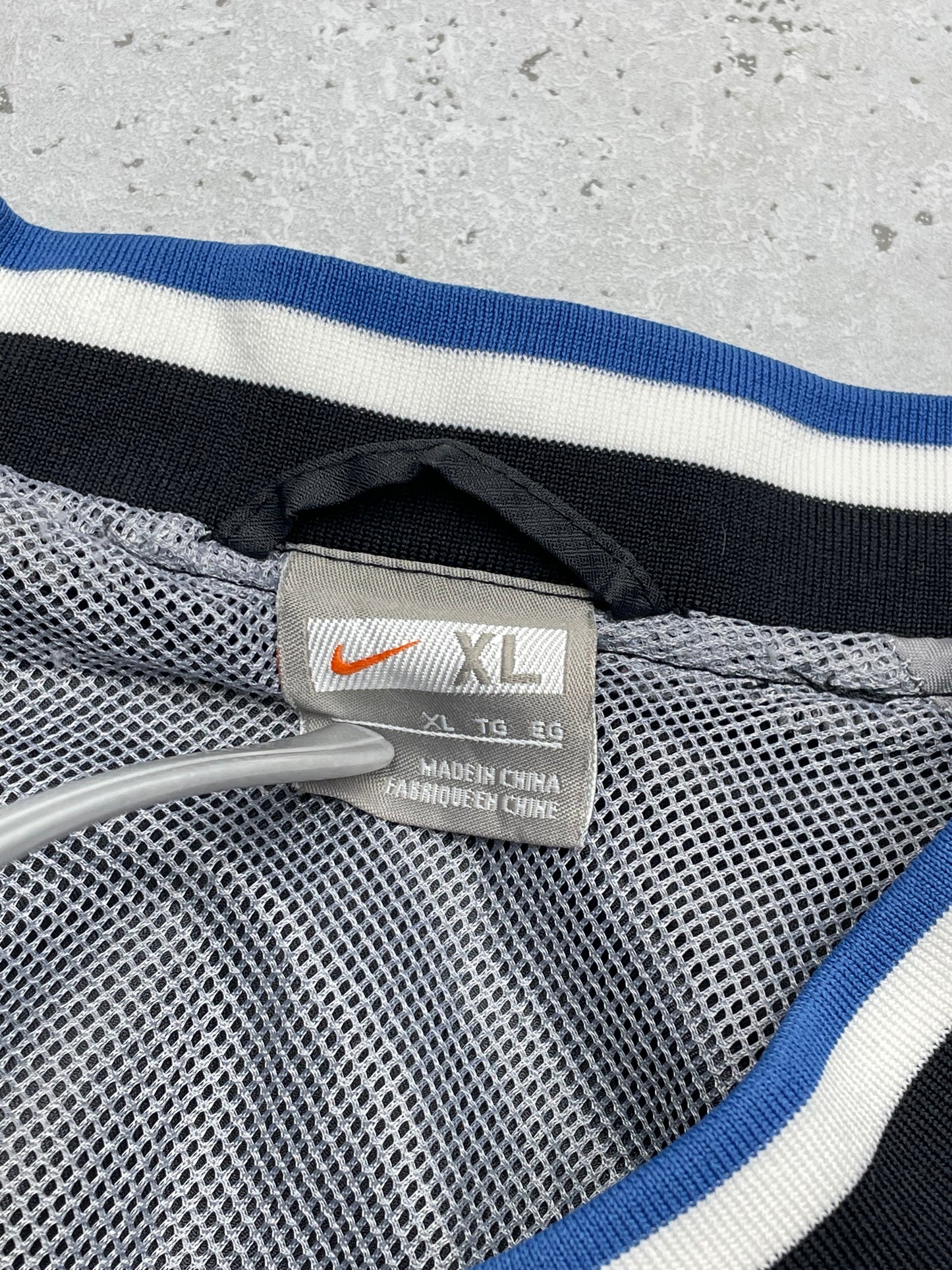 Nike Vintage Spellout Big Swoosh Sweater Windbreaker blau schwarz L - MonkeysVintage