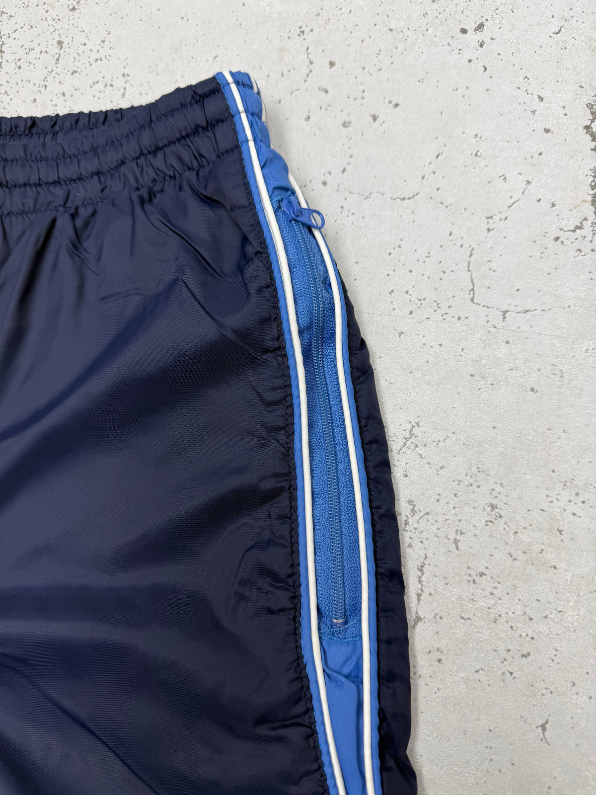 Nike Vintage Trackpants in Navy, Größe M, Detail Reißverschluss am Saum