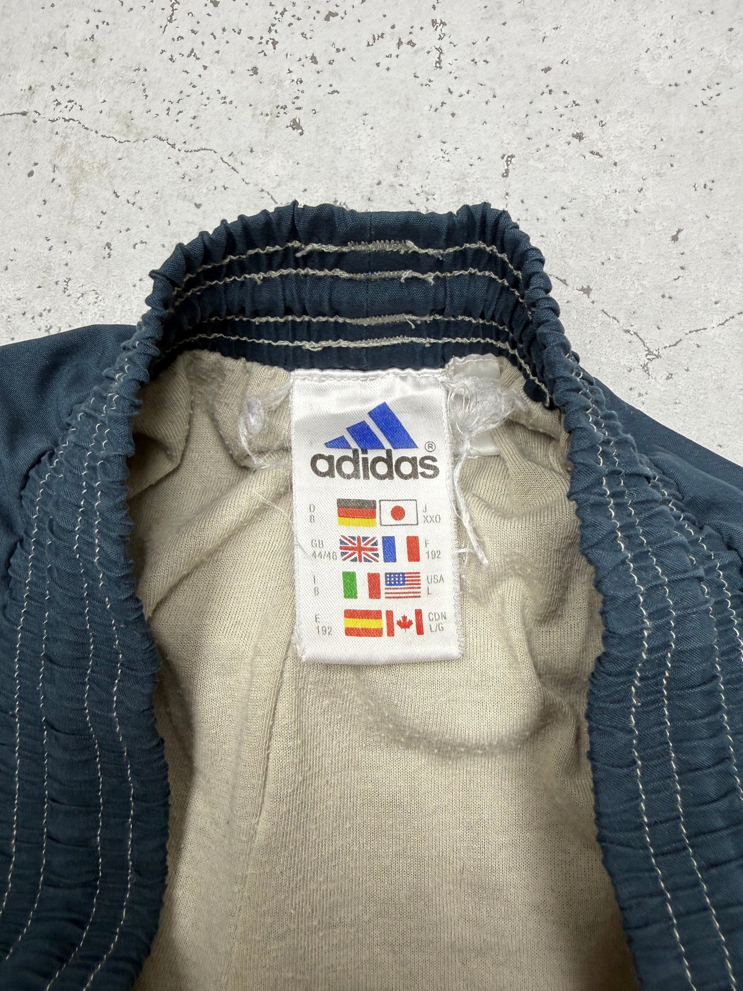 adidas Vintage Trackpants in Navy mit goldenem Logo, Größe L, Etikett
