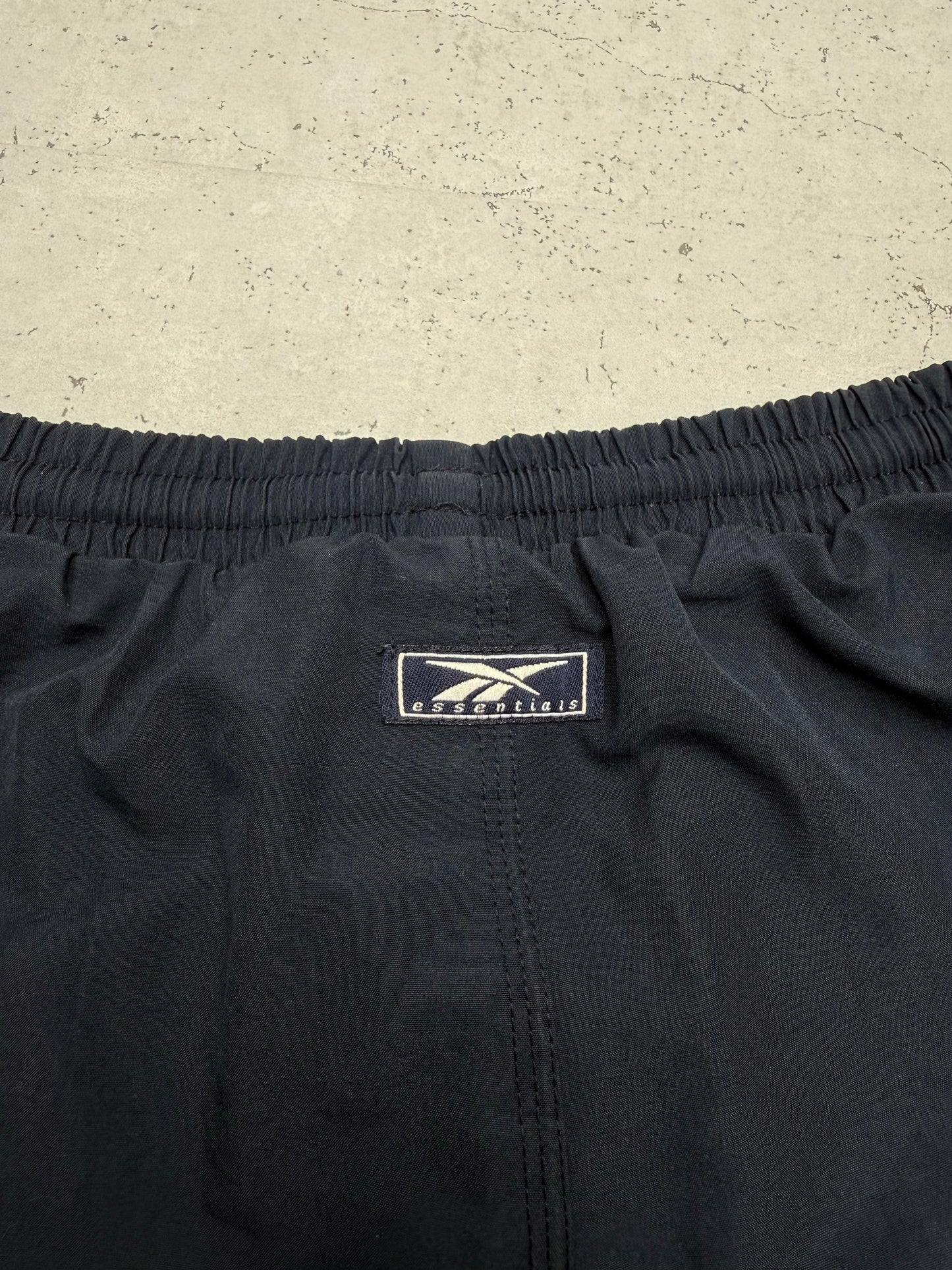 Reebok Essentials Vintage Trackpants in Dunkelblau, Größe M, Innenetikett