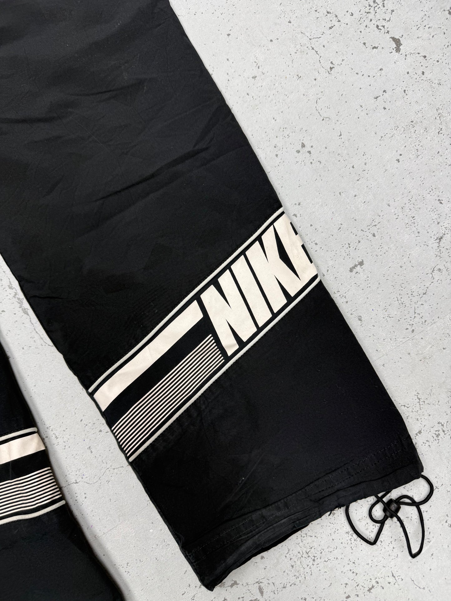 Nike Vintage Trackpants in Beige mit Logo-Streifen, Größe S, Detail Streifen und Naht
