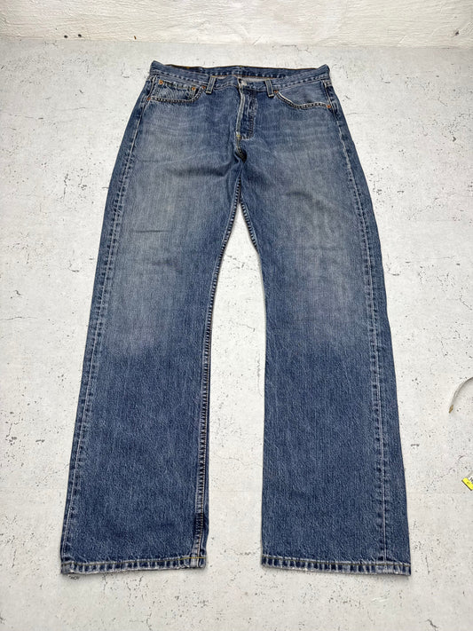 Levis 501 Vintage Jeans in Mid Blue, W34, Vorderansicht