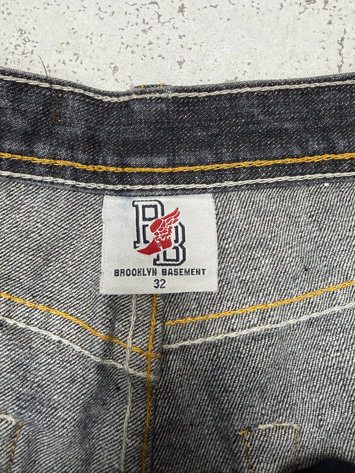 Brooklyn Basement Vintage Jeans-Shorts in Dark Denim, Größe 32, Etikett