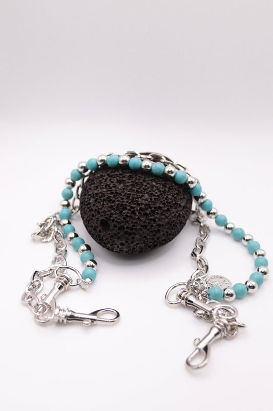 "Blue Reign" - Silberne Hosenkette mit türkisfarbenen Perlen - stylisches Accessoire Y2K - MonkeysVintage