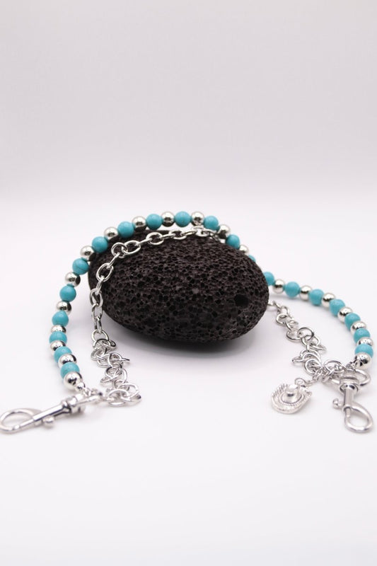 "Western Spirit" - Silberne Hosenkette mit türkisfarbenen Perlen & Cowboy - Hut Charm - MonkeysVintage