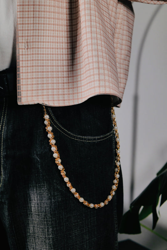 "Desert Pearl" - Edle Perlen-Hosenkette / Wallet Chain mit Gold-Details – Y2K Streetstyle Accessoire