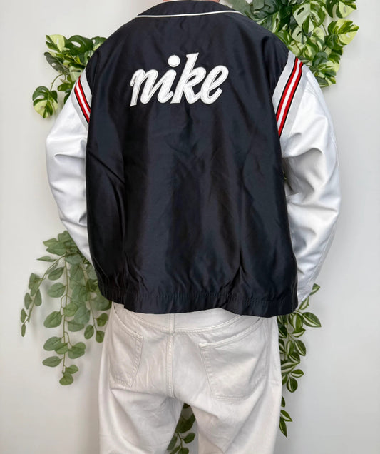 Nike Vintage Collegejacke Boxy Fit Jacke M - MonkeysVintage