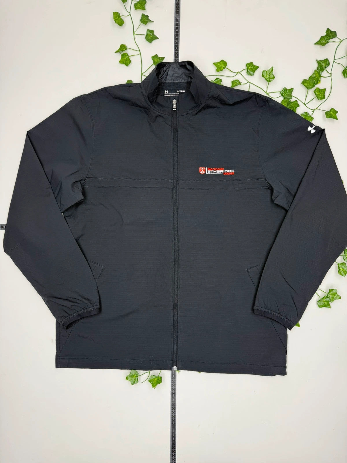 Under Armour x Dodge Jacke Windbreaker XL - MonkeysVintage