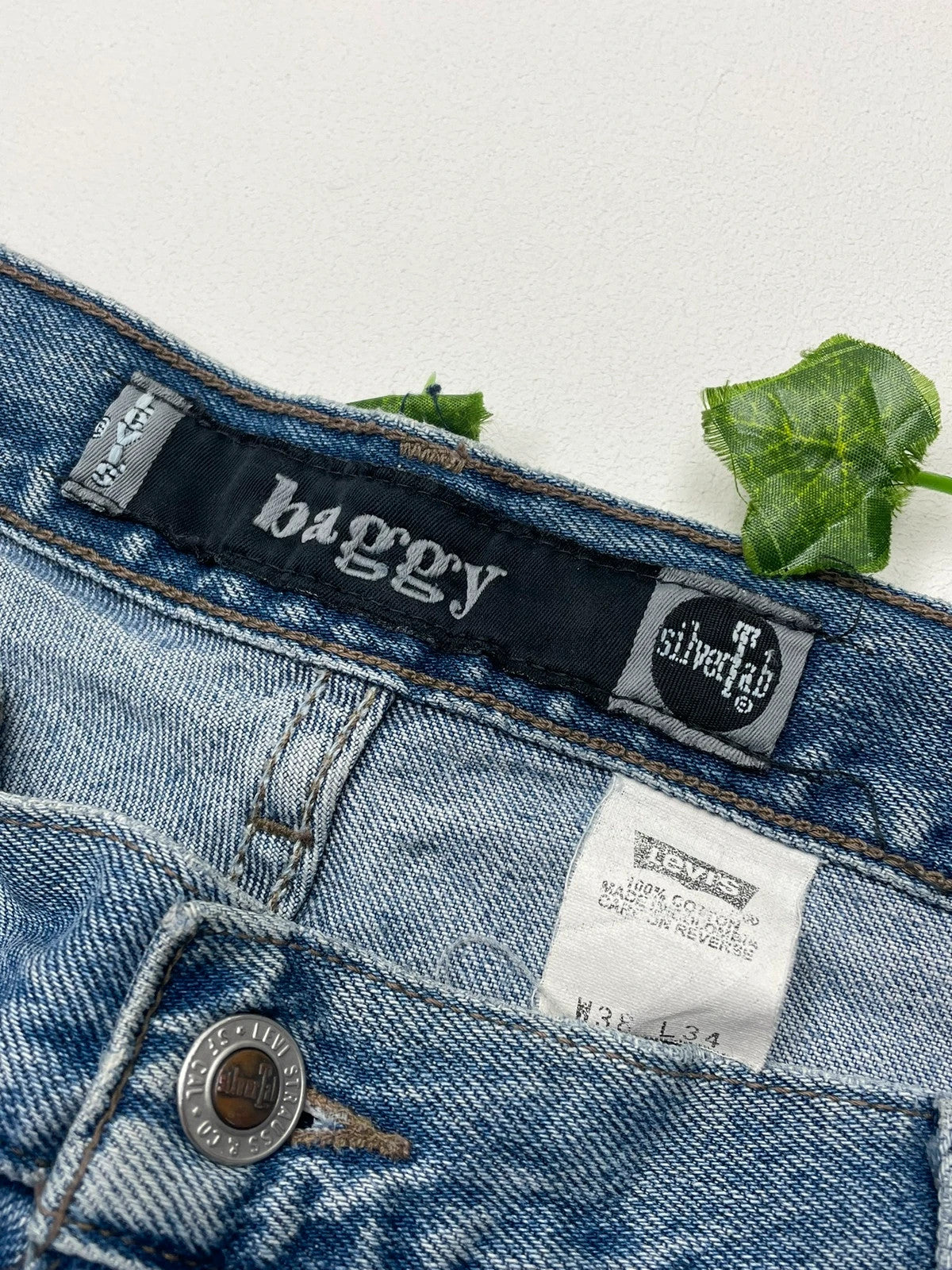 Levi’s SilverTab Vintage Baggy Jeans W38 L34 - MonkeysVintage