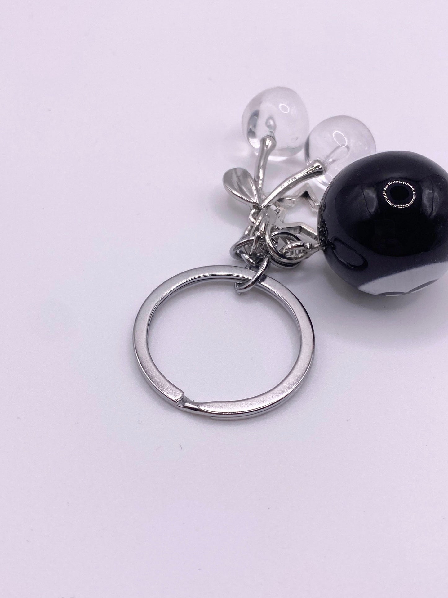 Schlüsselanhänger „Lucky 8 Ball & Kirsche“ mit Stern-Charme