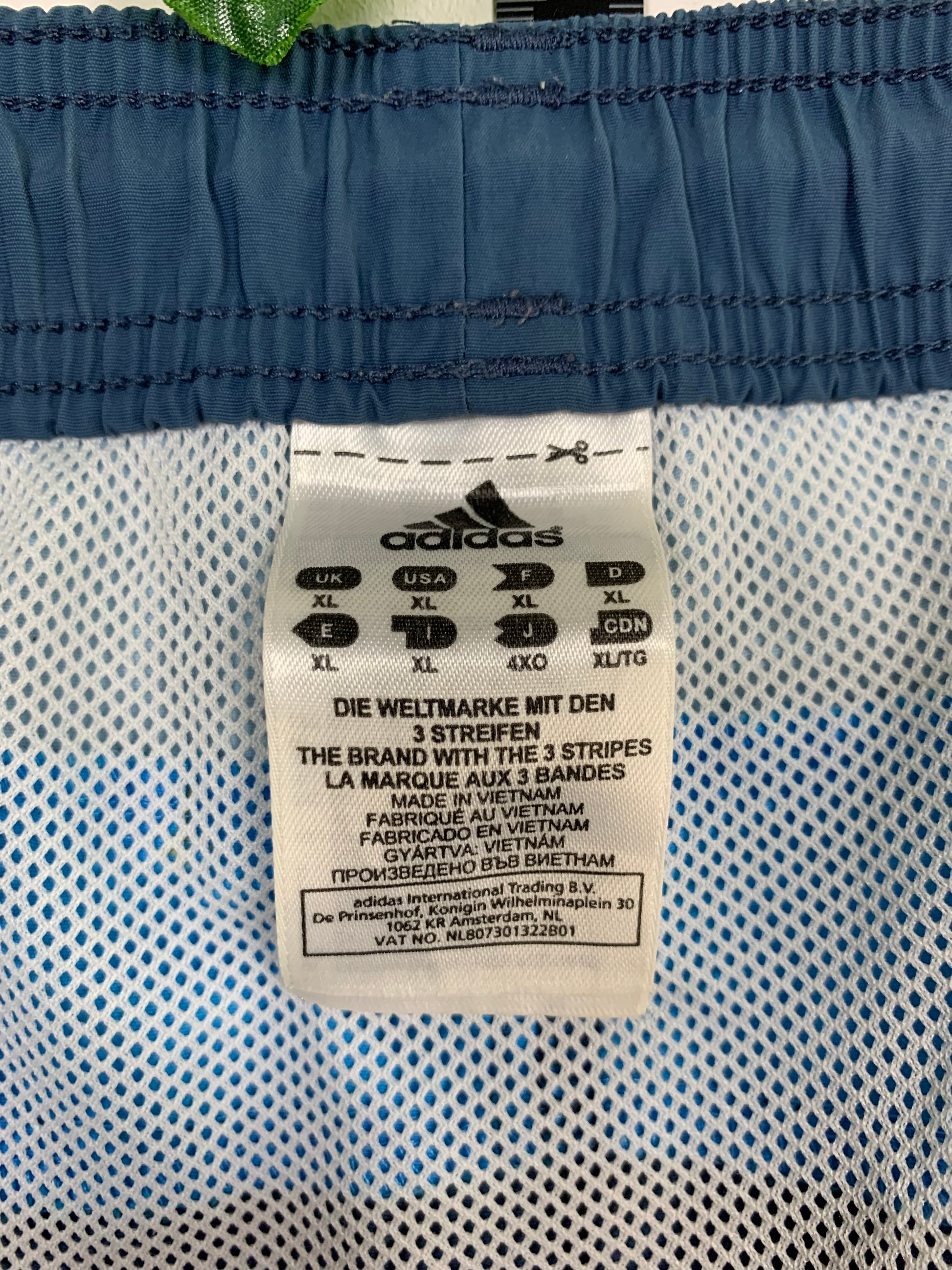 Adidas Vintage Shorts XL - MonkeysVintage
