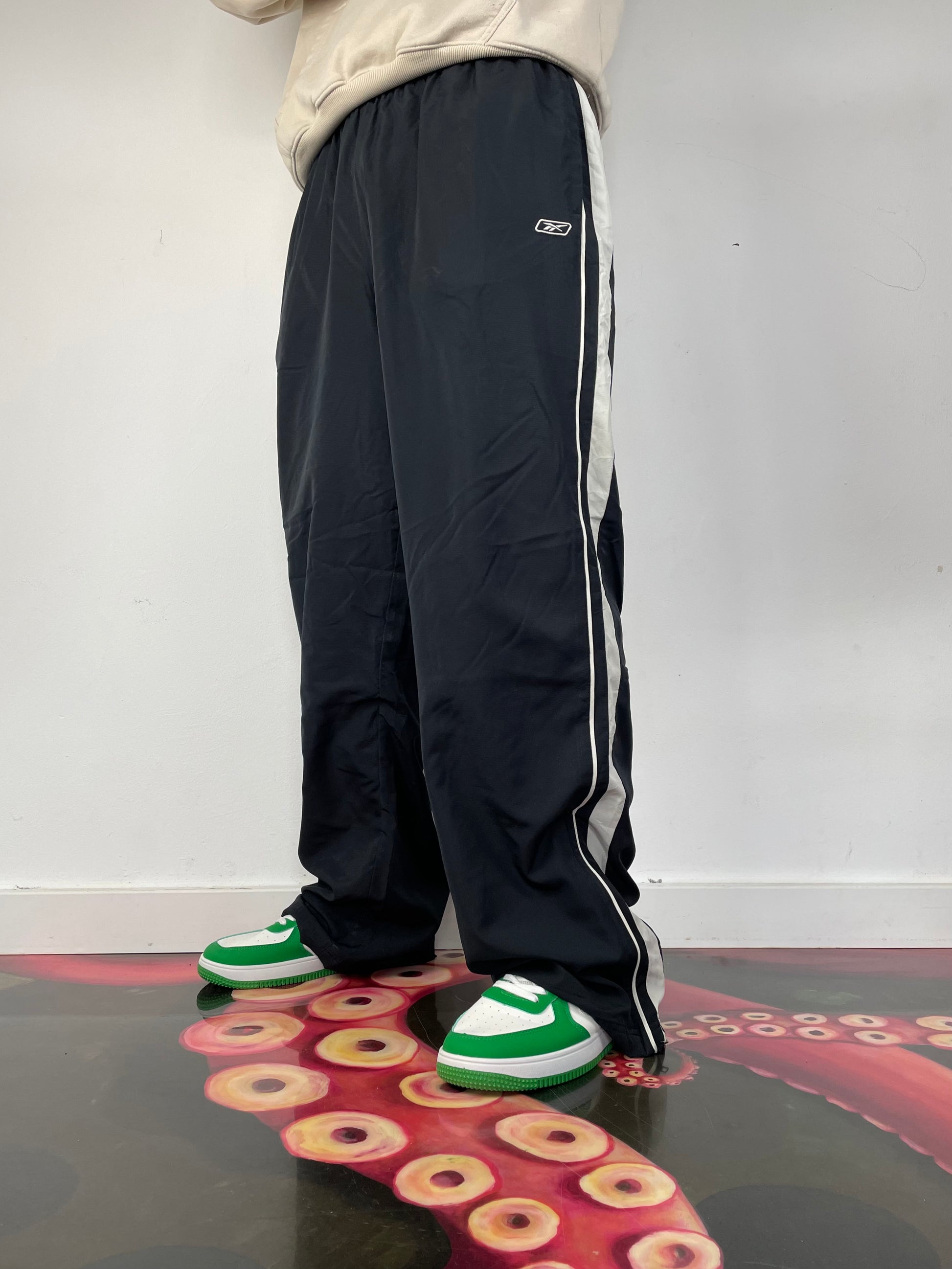 Reebok Trackpants XL - MonkeysVintage
