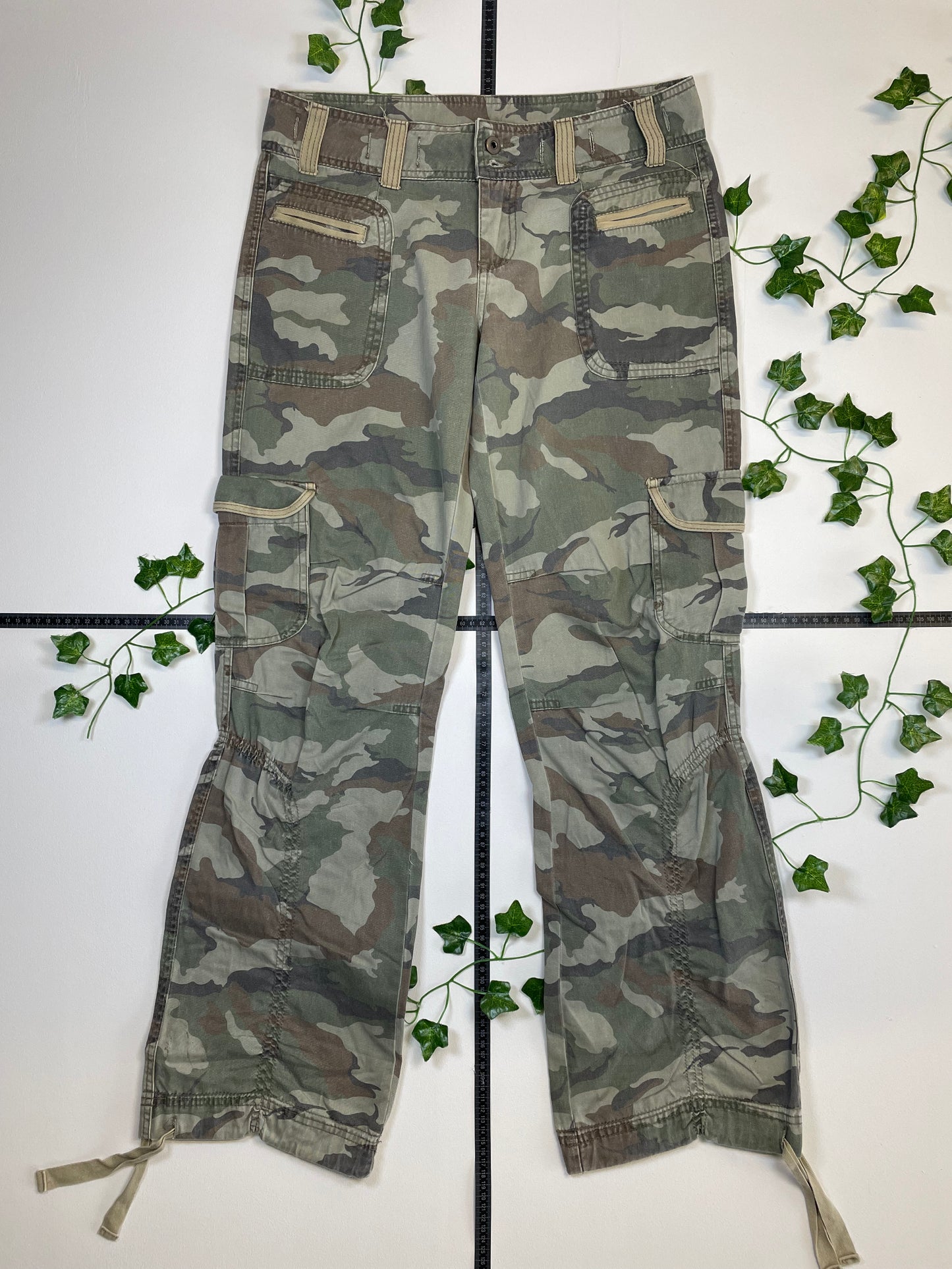 Camouflage Low Waist Flared Hose M - MonkeysVintage