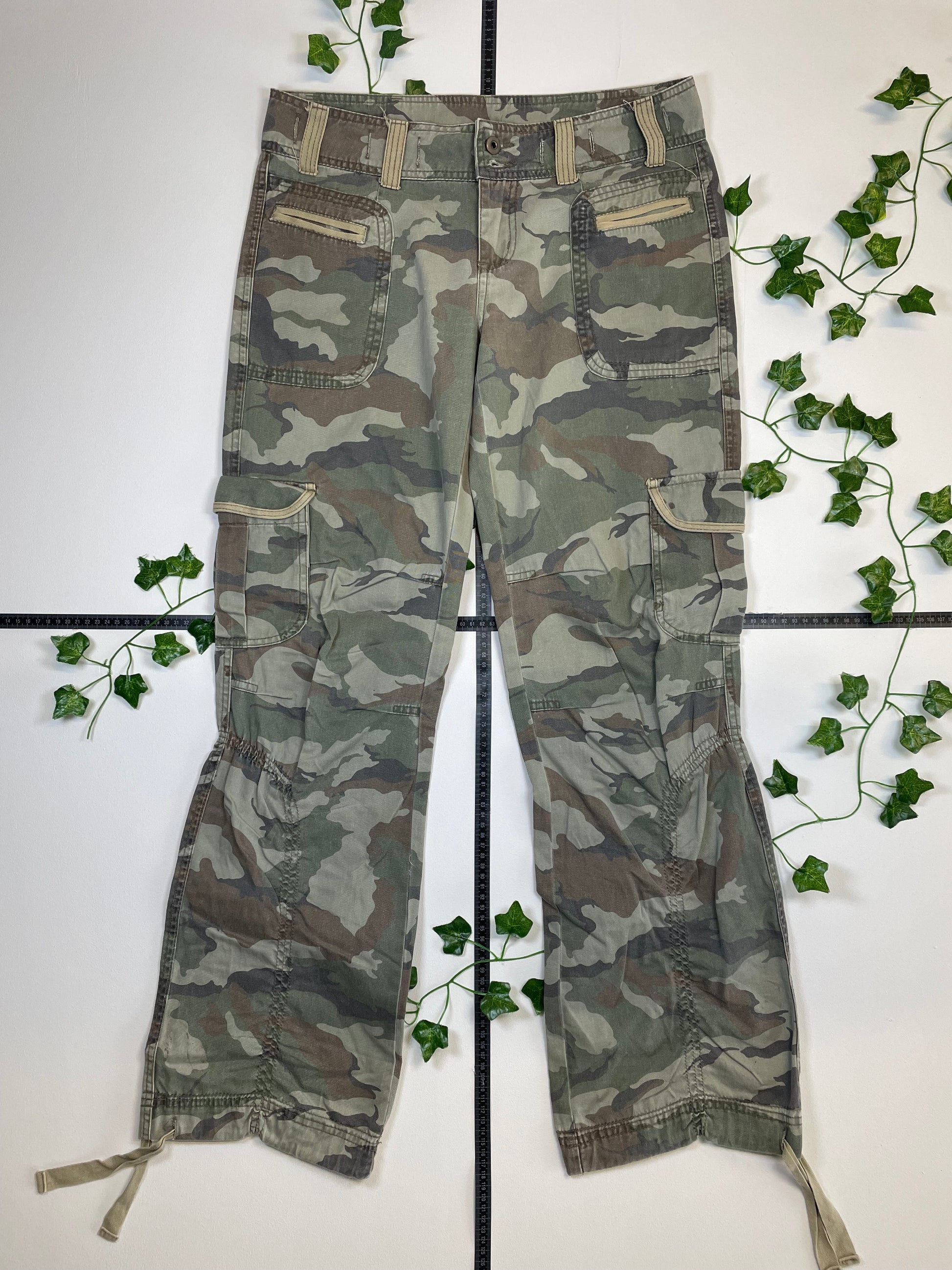 Camouflage Low Waist Flared Hose M - MonkeysVintage