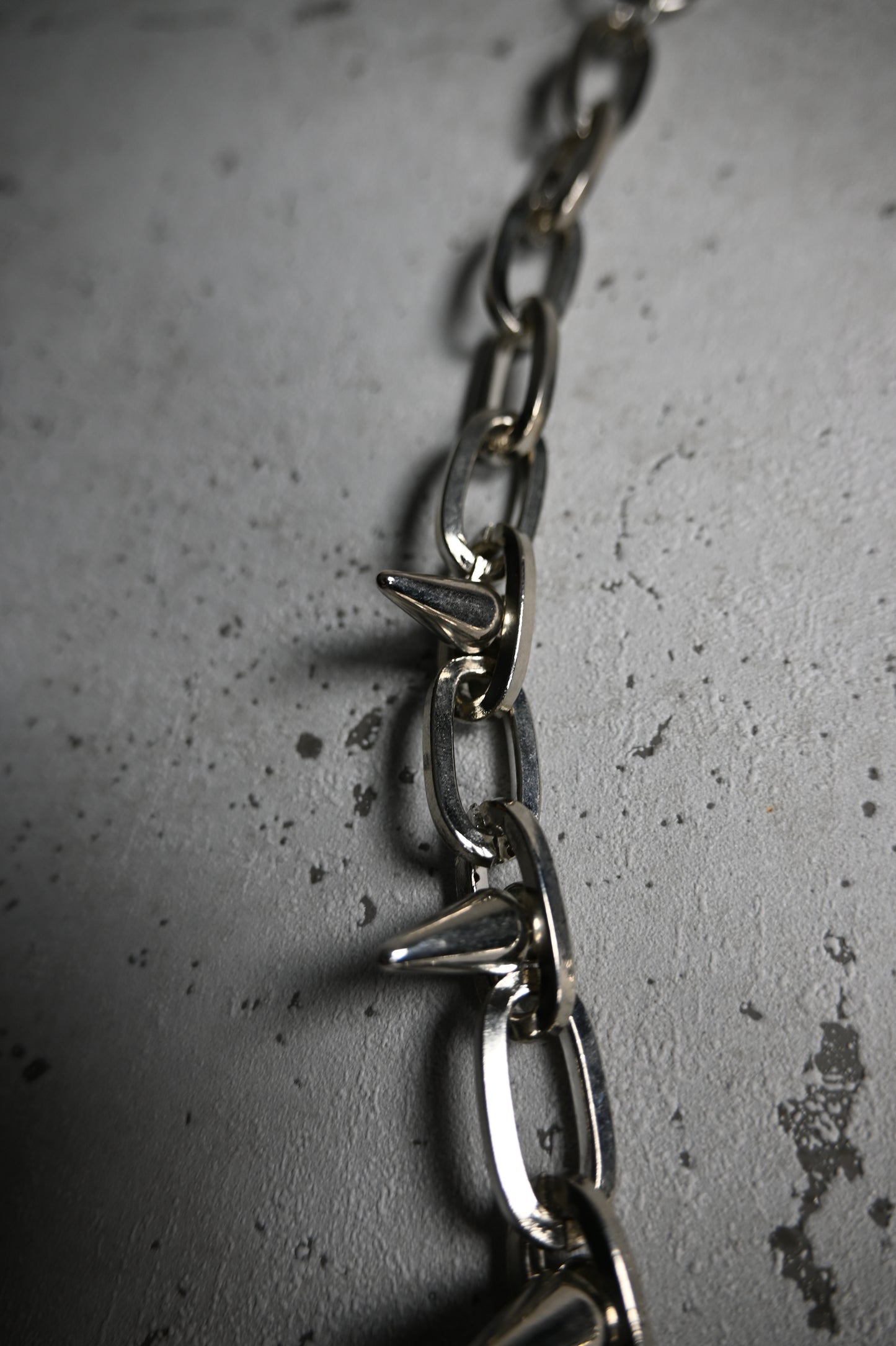 "Silver Fang" - Silberne Hosenkette mit Spikes | Punk Rock Style Accessoire