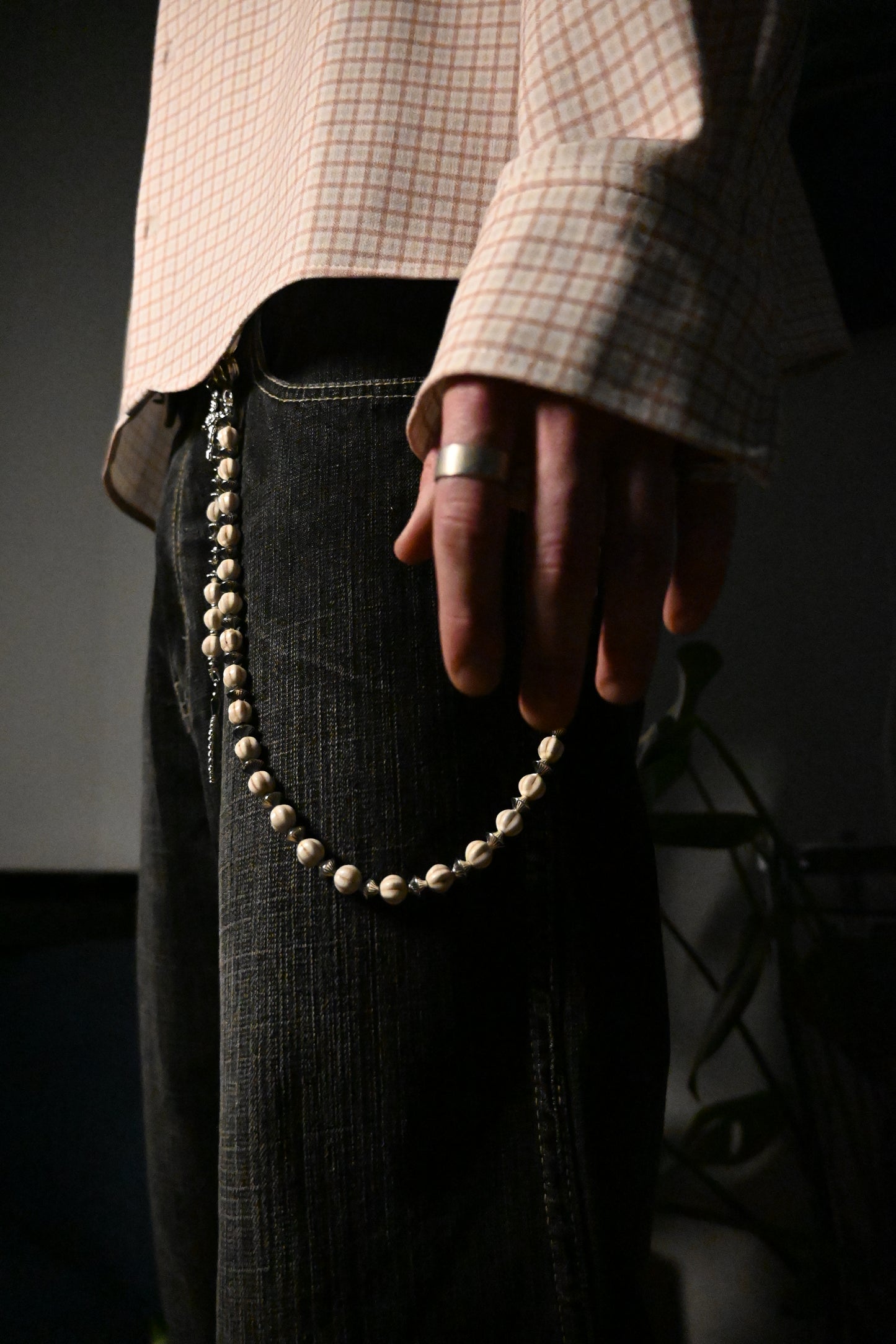 "Faithline" Vintage Style Hosenkette mit Perlen & Jesus-Medaille Kreuz – Streetwear Accessoire