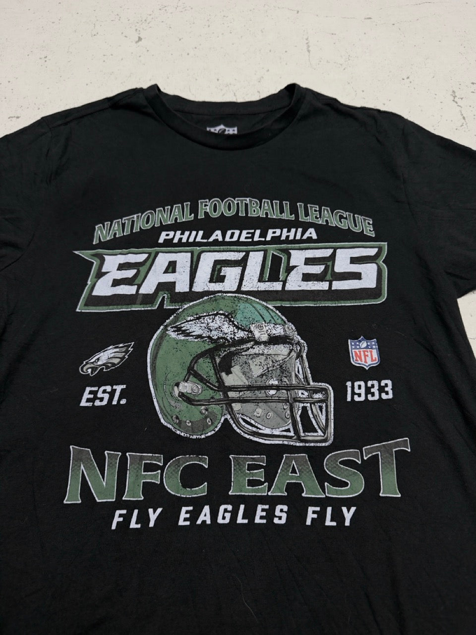 NFL Philadelphia Eagles T-Shirt schwarz Print Detail mit Helm-Motiv