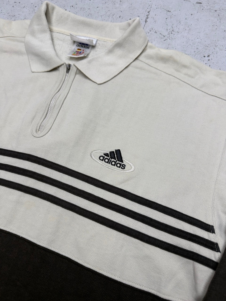 Adidas Sweat Polo creme dunkelbraun Logo und drei Streifen Detail