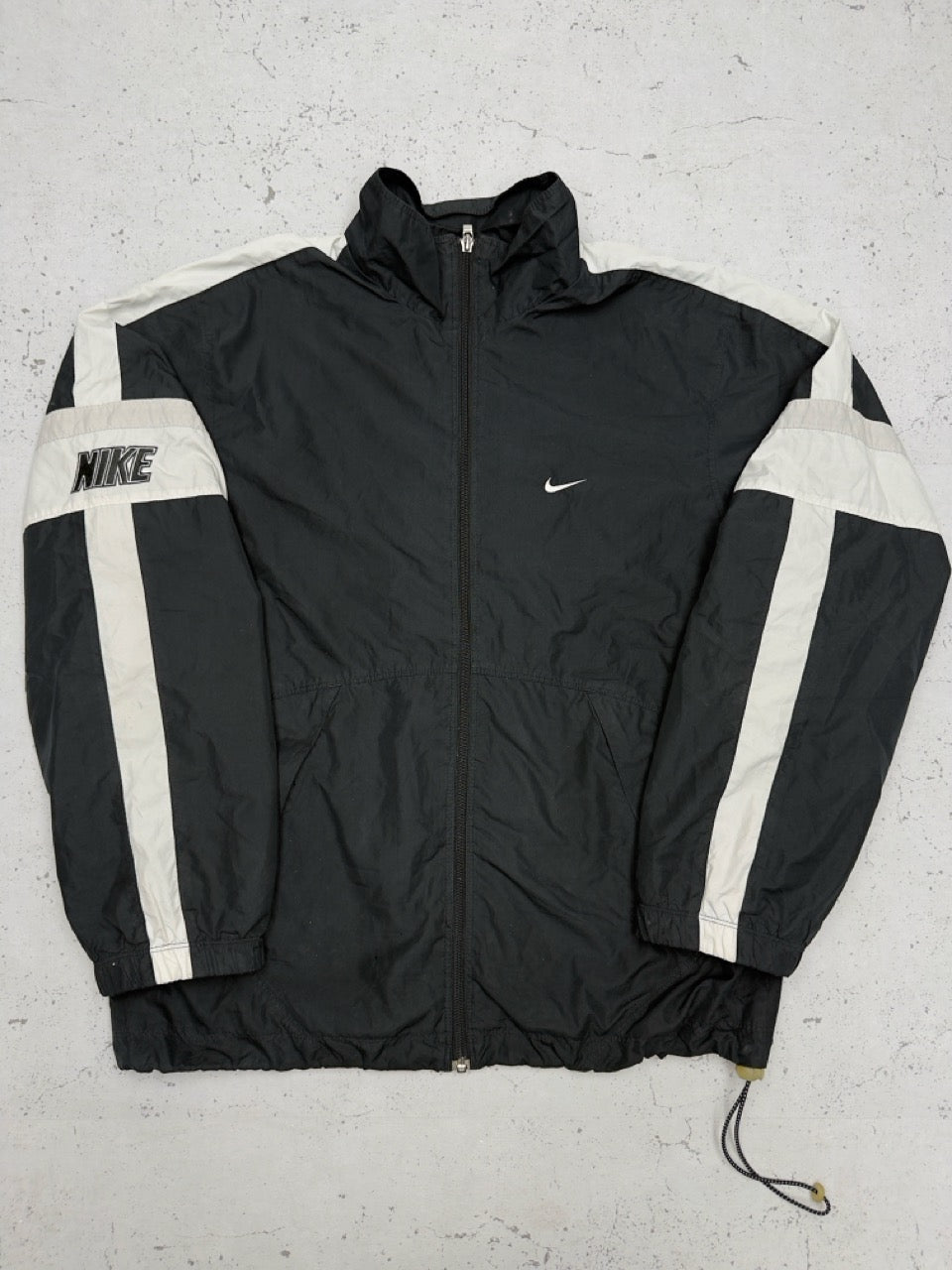 Nike Nylonjacke schwarz weiß Vorderseite