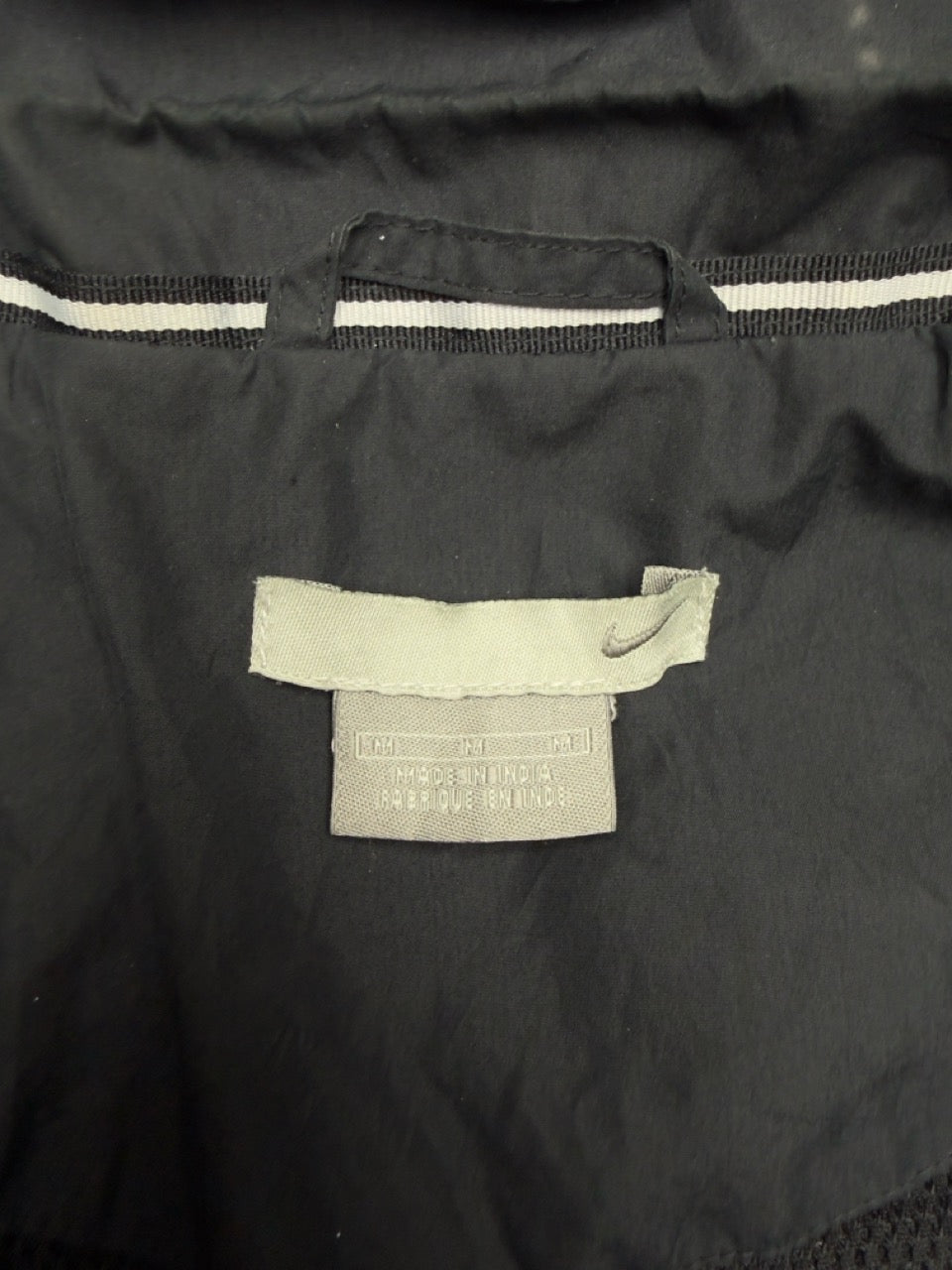 Nike Nylonjacke schwarz weiß Etikett