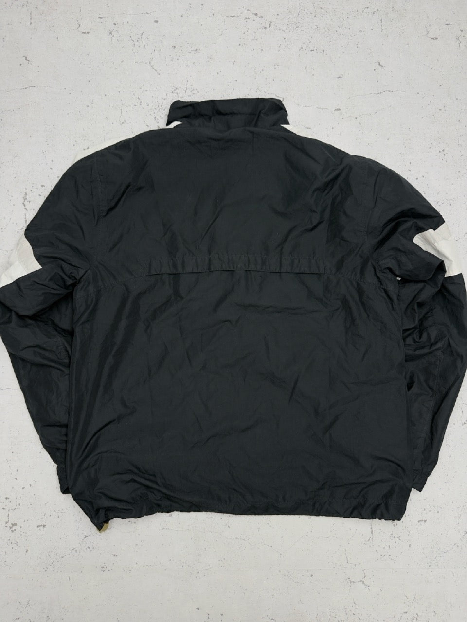 Nike Nylonjacke schwarz weiß Rückseite