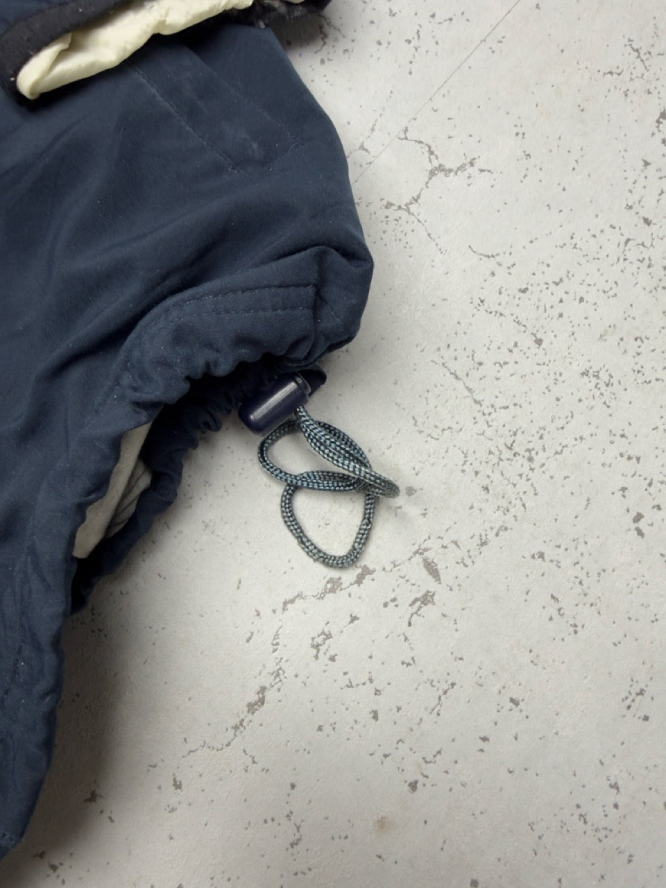 Reebok Jacke navy gold Kordelzug Detail
