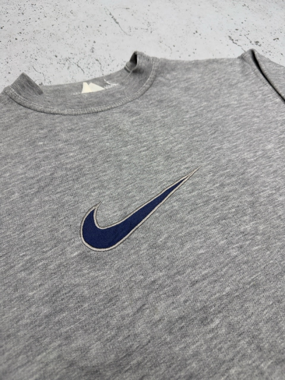Nike Big Swoosh Sweatshirt grau meliert Logo Detail