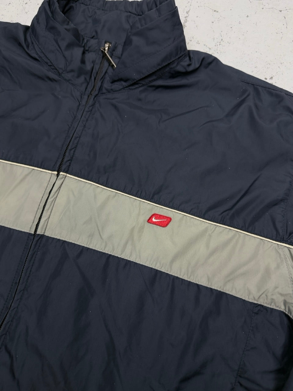 Nike Windbreaker Nylonjacke navy khaki Logo Detail