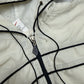 Nike Windbreaker Kapuzenjacke creme Kragen und Zipper Detail