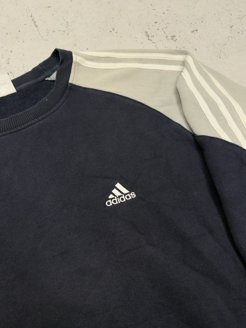 Adidas Raglan Sweatshirt navy grau Logo Detail