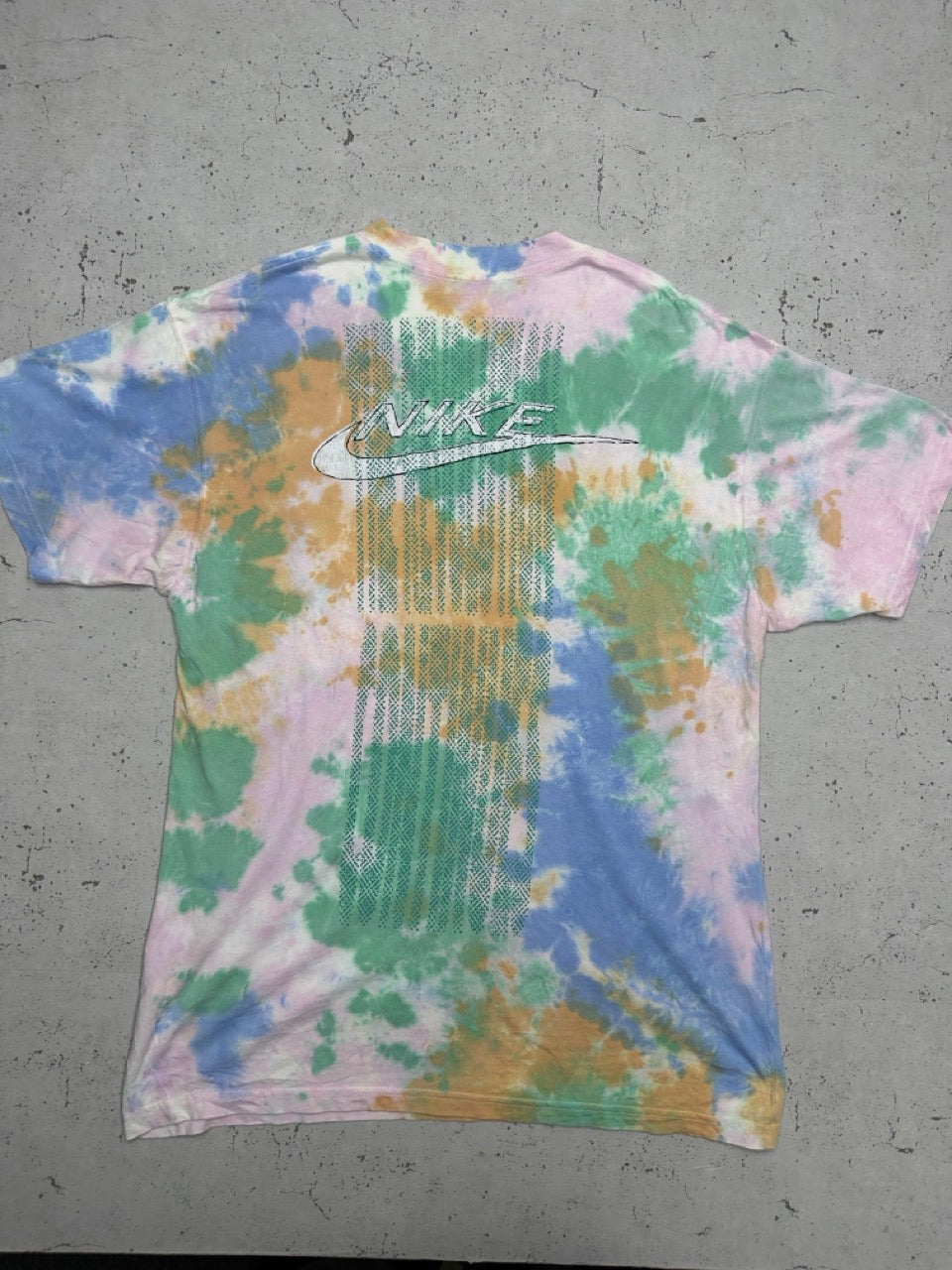 Nike Just Do It Batik T-Shirt pastell Rückseite mit großem Swoosh