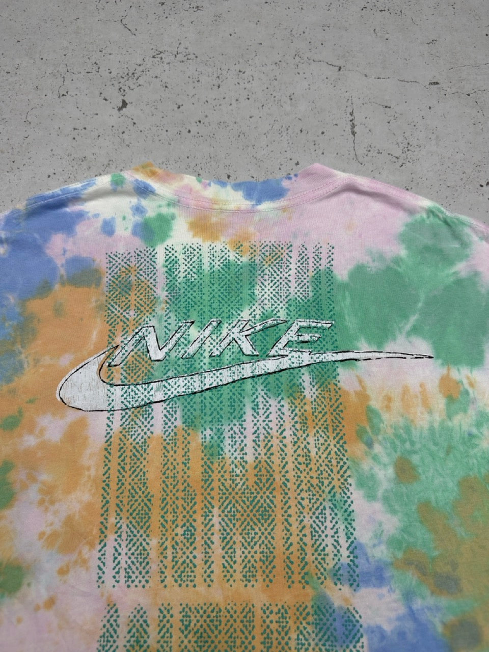 Nike Just Do It Batik T-Shirt pastell Swoosh Rückenprint Detail