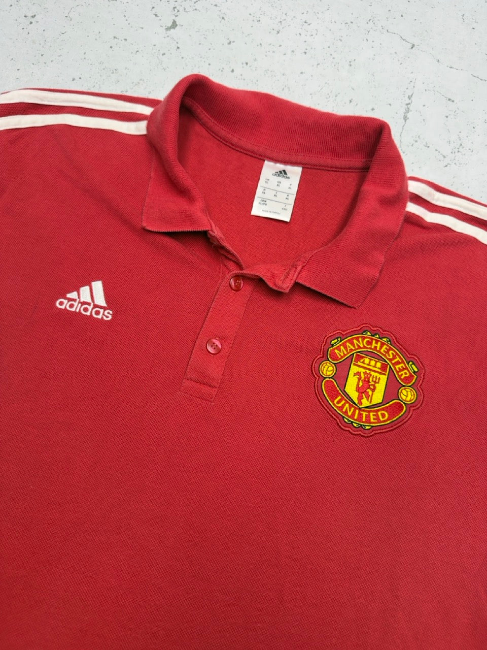 Adidas Manchester United Poloshirt rot Logo Detail