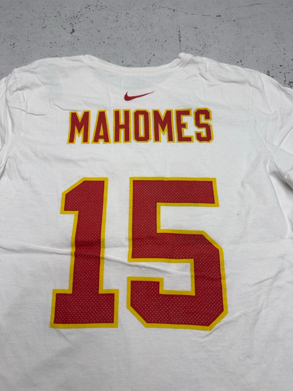 Nike NFL Kansas City Chiefs Mahomes T-Shirt weiß Rückenprint Detail