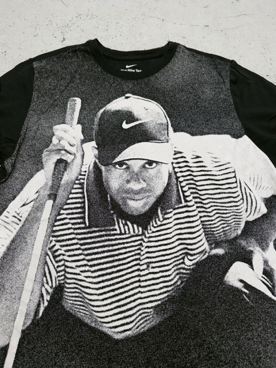 Nike Tiger Woods Golf Fotoprint T-Shirt schwarz Print Detail