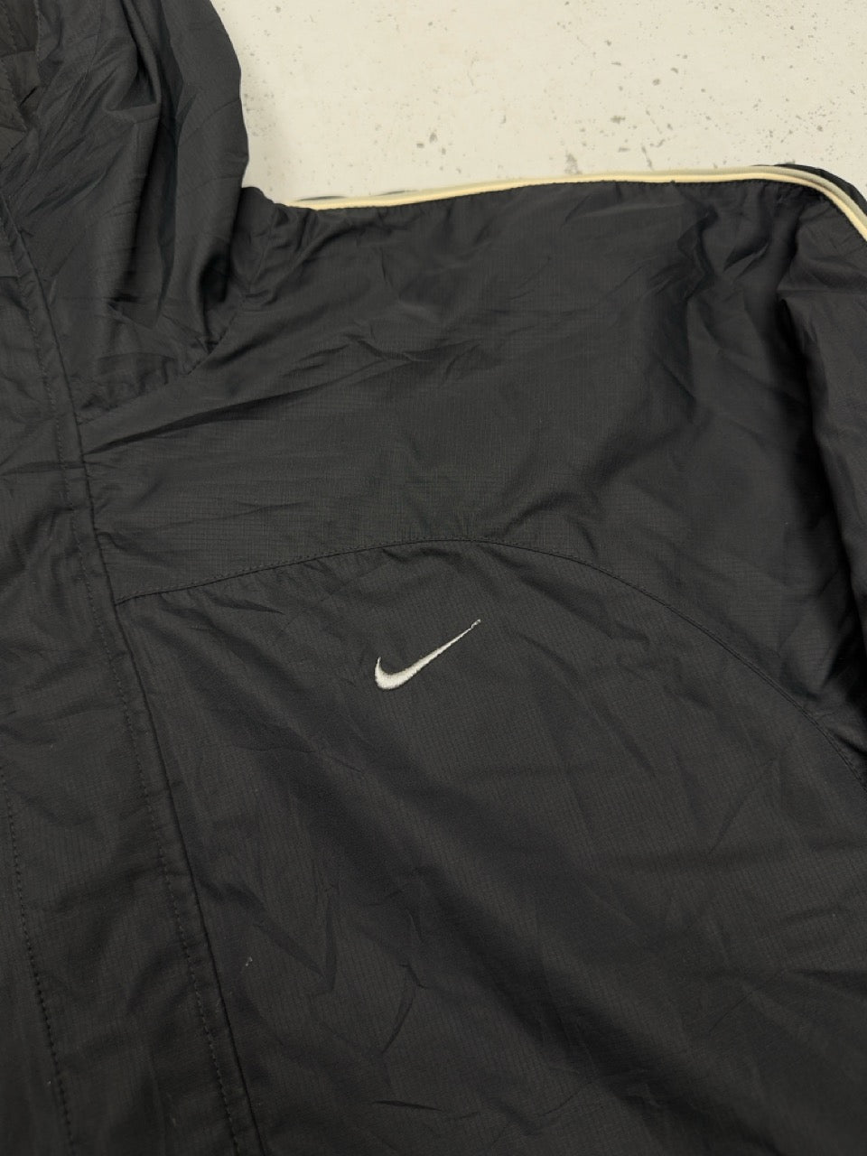 Nike Clima-Fit Kapuzenjacke schwarz Swoosh Logo Detail