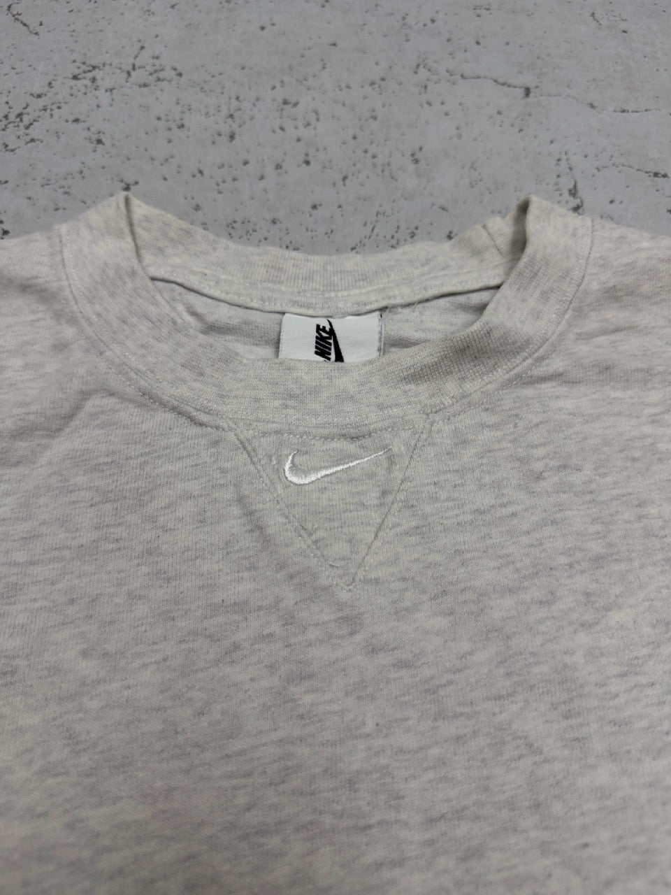 Nike Swoosh T-Shirt hellgrau meliert Logo Detail