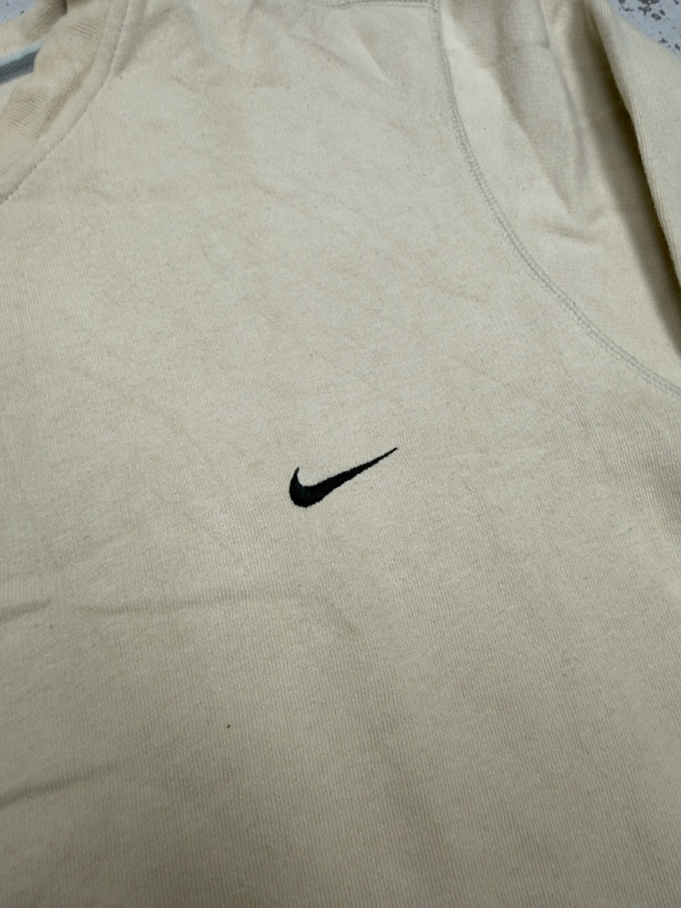 Nike Swoosh Sweatshirt creme Logo Detail
