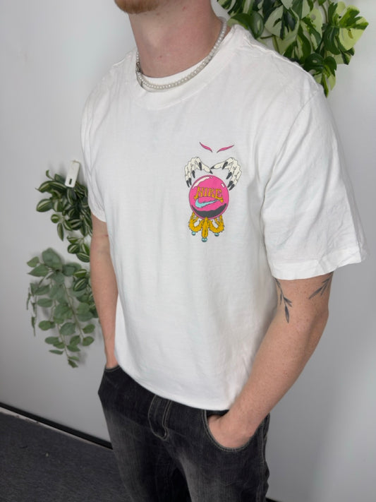 Nike Artwork Print T-Shirt weiß pink Fitpic