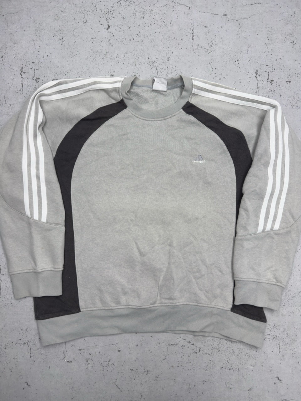 Adidas Sweatshirt hellgrau Vorderseite