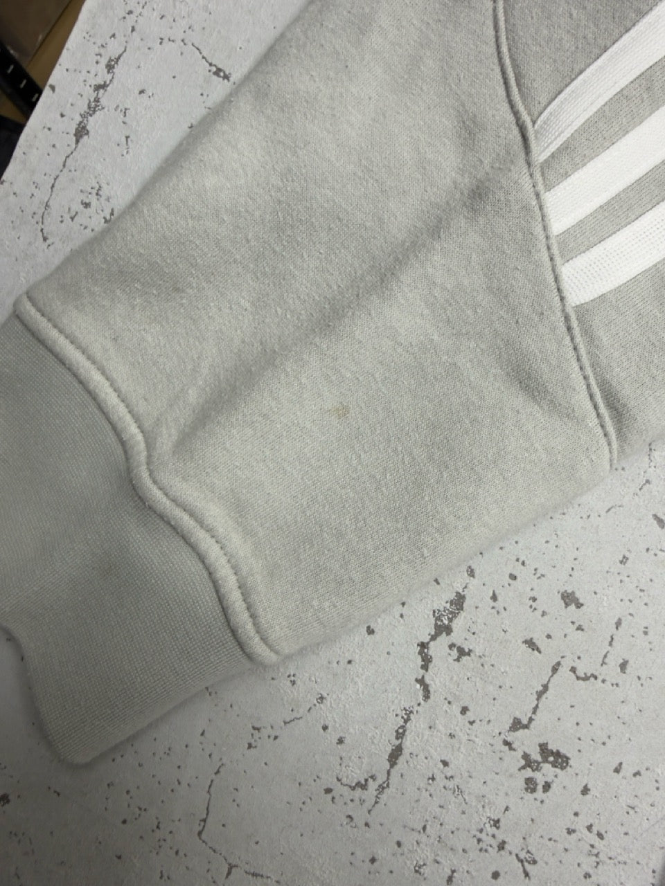 Adidas Sweatshirt hellgrau Zustand Detail
