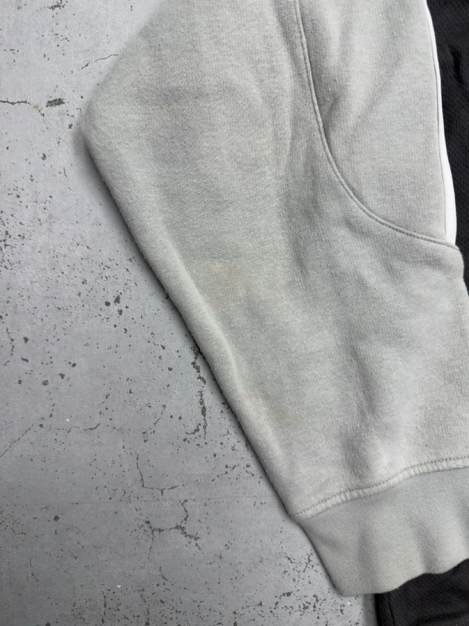 Adidas Sweatshirt hellgrau Zustand Detail