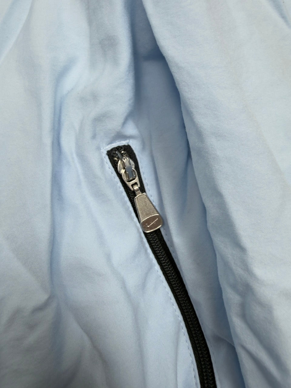 Nike Windbreaker hellblau Detail