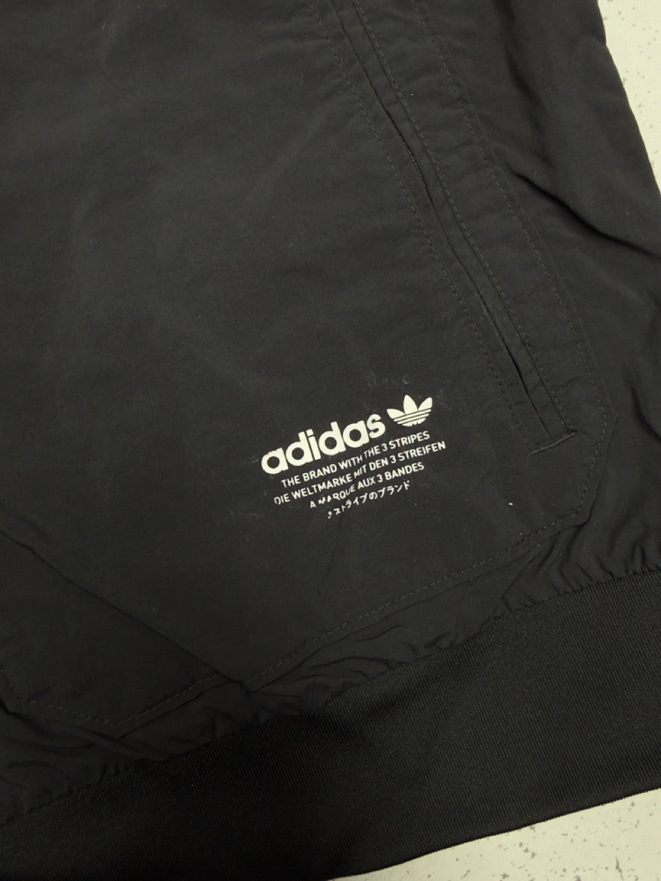 Adidas Bomberjacke schwarz Rückseite